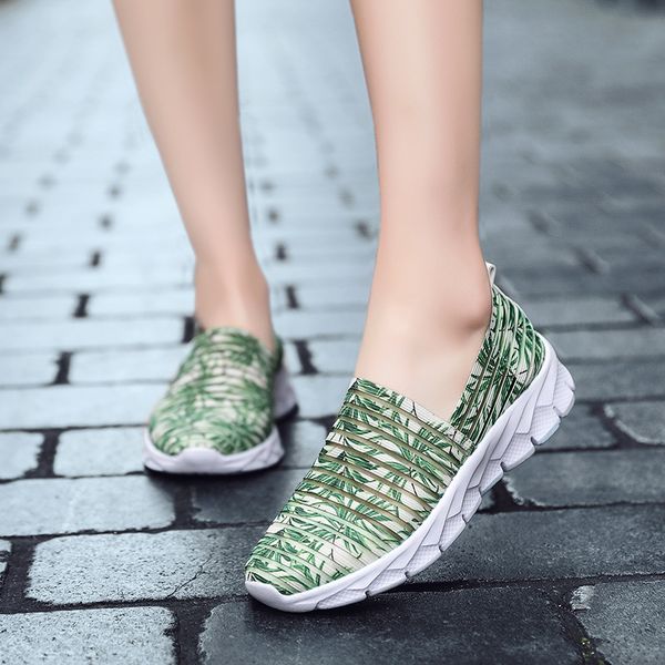 

2021 female sneakers apartments breathable summer flying weave casual woman slip-on creepers moccasins ladies shoes jk8 3230, Black