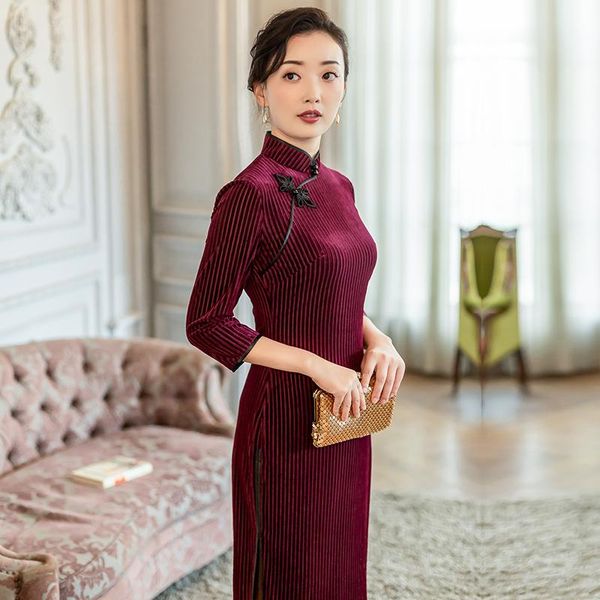 

ethnic clothing beauty in the * late heart spring festival gala with velvet modified traditional qipao dress to restore ancient ways, Red