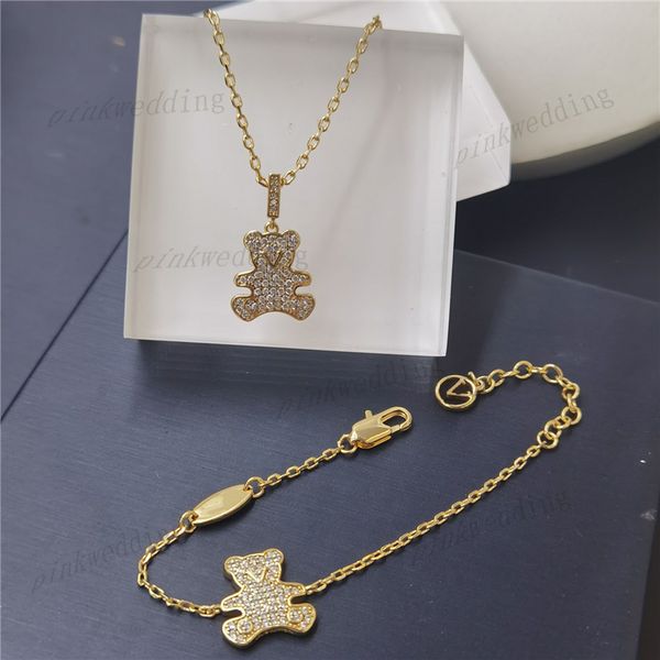 Eleganti orecchini con orsetto di diamanti, collana con ciondolo a catena in oro, squisito braccialetto con motivo animale carino, collane con lettere di lusso