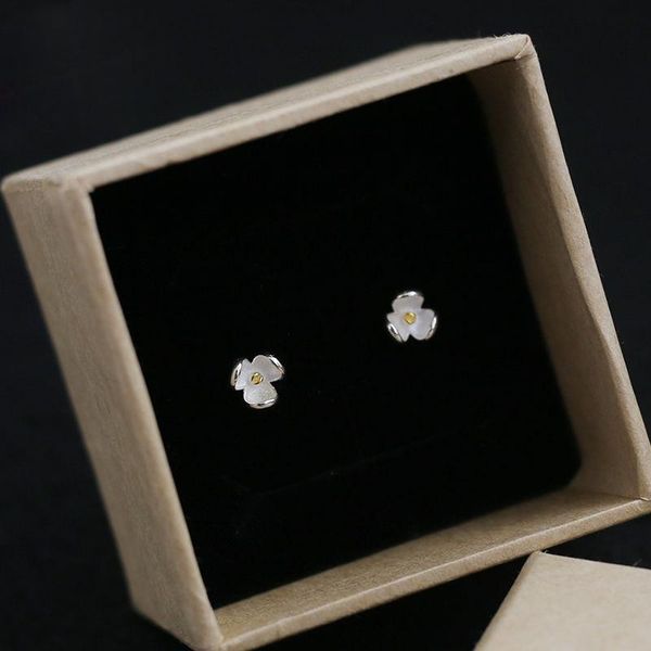 

stud retro s925 sterling silver three-petal small flower earrings, fresh and minimalist literary jewelry accessories, Golden;silver