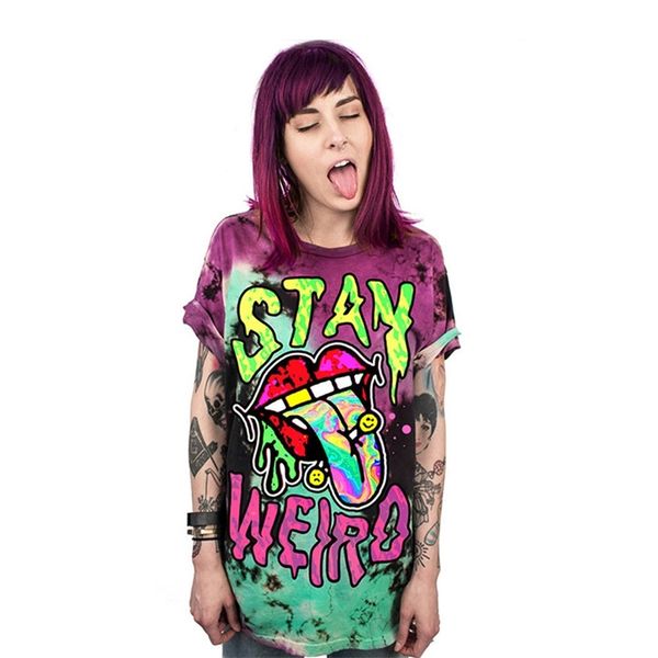 PLstar Cosmos Summer New Women T Shirt Moda Punk Top STAY WEIRD Stampa Maglietta allentata manica corta Streetwear Hip Hop 210317