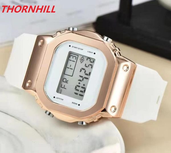 Esportes de varejo LED Watch Digital Mulheres Homens Preto Branco Silicone Eletrônico Relógio de Relógio Relógio Quadrado Pulseira Relógios Negócios