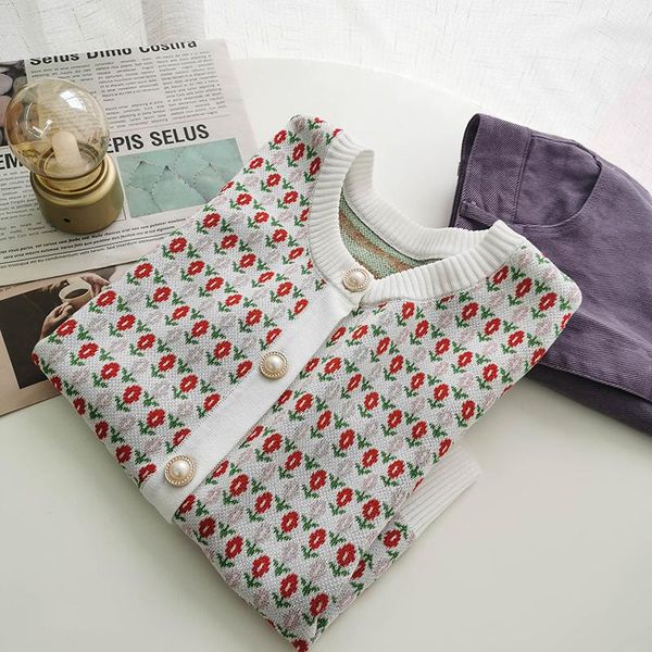 

2021 new summer vintage pearl sweater fashion women single breasted floral short cardigan ladies elegant korean knitted crop top, White
