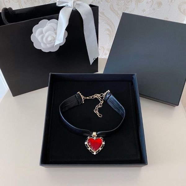 

charms 2022 vintage fashion jewelry necklaces for women europe black chain c stamp red hearts resin chokers, Bronze;silver