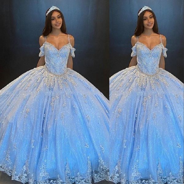 2021 Sexy Light Blue Quinceanera Vestidos Spaghetti Straps Silver Lace Apliques Cristal Frisado Ilusão Lantejoulas Doce 16 Plus Size210Q