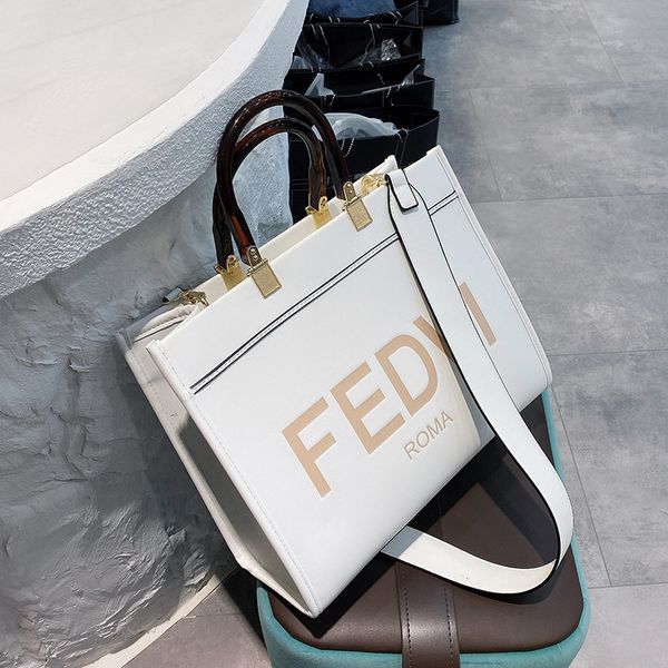 

texture large capacity bag women's autumn and winter new fashion temperament hand messenger outlet purse