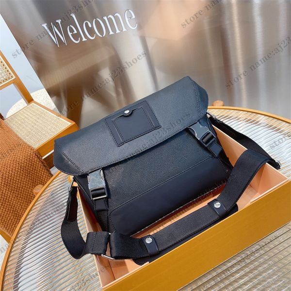 

messenger pm voyager mens bags designer bag vintage school bag buckle fastener closure outdoor travel cross body bag purse wallet m40511
