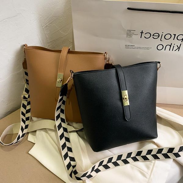 

korean diagonal bag female 2021 new fashion red one-shoulder style net trendy broadband retro western bucket hwlsk