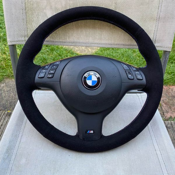 Fai da te tutto in pelle scamosciata nera filo rosso cucito a mano coprivolante avvolgente per BMW E46 E39 330i 540i 525i 530i 330Ci M3 2001-03