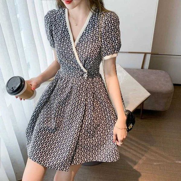 

2021 summer french chiffon floral drs with small waist and v-neck skirt, Black;gray