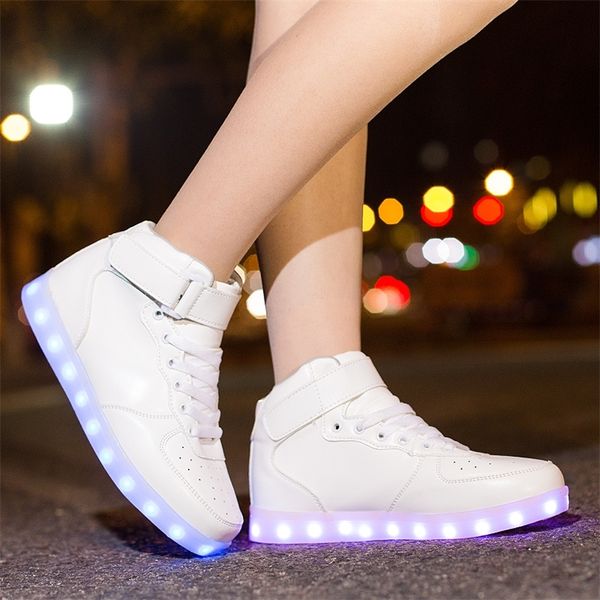 Klasik LED Ayakkabı Çocuklar ve Yetişkinler için USB Şarjing Işık Up Sneakers Erkek Kız Erkek Kadınlar için Parlayan Moda Parti Ayakkabı 210303