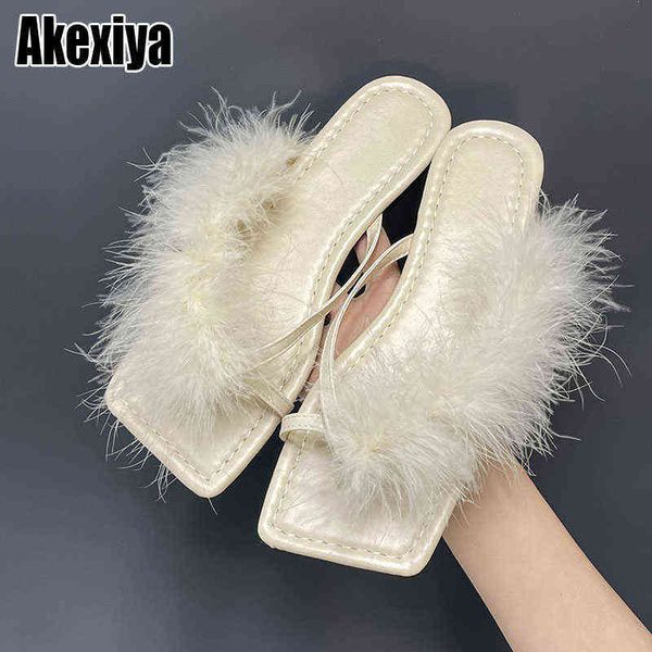 Terlik Sandal Kadınlar Yaz Açık Moda Kare Ayak Düz Bayanlar Tüy Slaytlar Chic Classics Furry Ayakkabı BC3398 220304