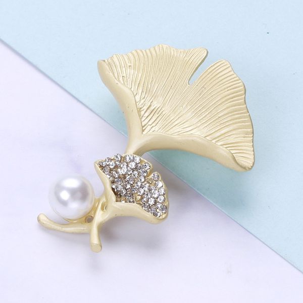 

factory new pearl female dumb gold silver apricot leaf accessories brooch fashion simple clothing pin temperament accessories fixed clothes