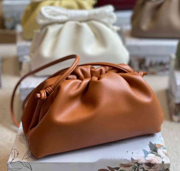 

amazing 2021 ladies leather underarm bag cloud bottag one-shoulder diagonal leather wallet