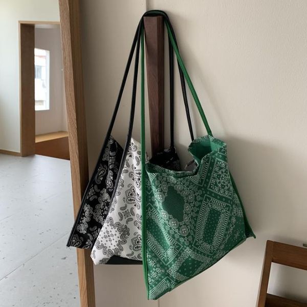 

2021 summer fashion casual women's bag shoulder totem printing handbag