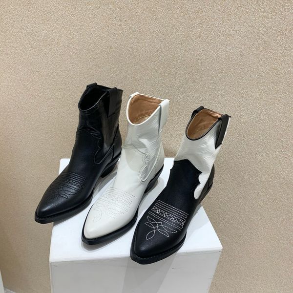 

2021 style wtern martin boots pointed embroidery fashion thick heel sleeve, Black