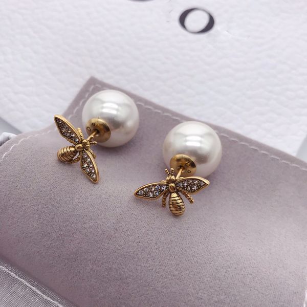 

designer jewelry family's new bee pearl earrings, female simple and fashionable temperament, Silver