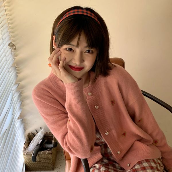 

2021 new 4 colors autumn korean style love embroidery soft o neck knittd sweet sweaters cardigans womens (c8017) qjgt, White;black