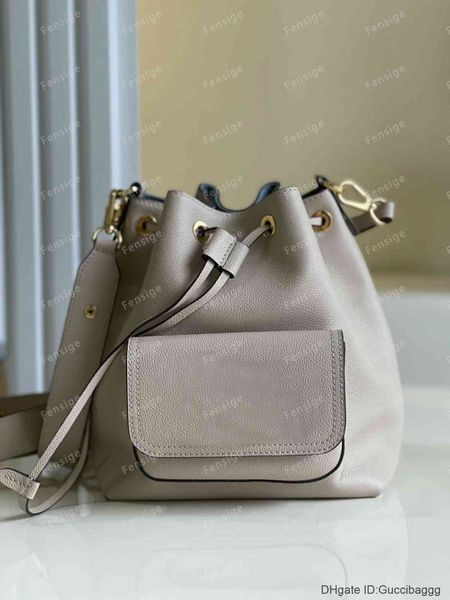 

women luxury bucket lockme handbag shoulder bag grained calf leather fashion letter classic turn lock removable strap drawstring handle