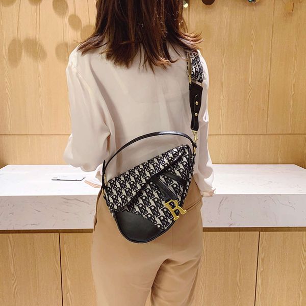 

hbp luxury designersaddle canvas letter women's new autumn winter 2021 crossbody single shoulder bag versatile pu crowd