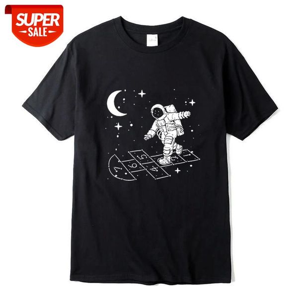 

xin yi men's t-shirt 100% cotton astronaut playing in space print cool t shirt mens tee shirts o-neck male t-shirt #n507, White;black