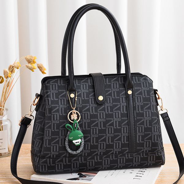 

bag 2021 new leisure fashion straddle one shoulder portable women's bag guangzhou women's bag c0301