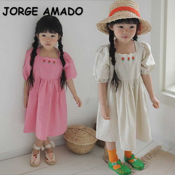 Estilo Coreano Verão Crianças Meninas Vestido Bege Rosa Pano Puff Sleeves Square Collar Bordado Flores Para 1-6 Anos E15 210610