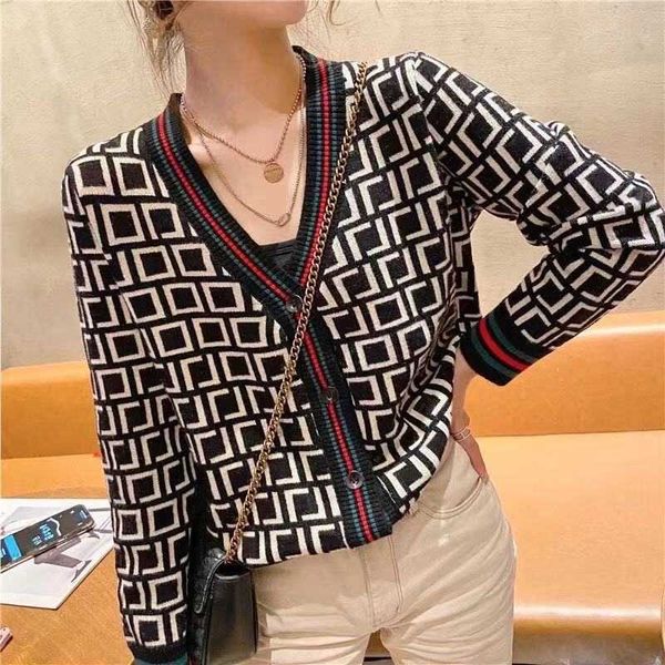 

--[high version] net celebrity with the same korean version full of letters jacquard temperament v-collar was thin and age-reducing cardigan, White;black