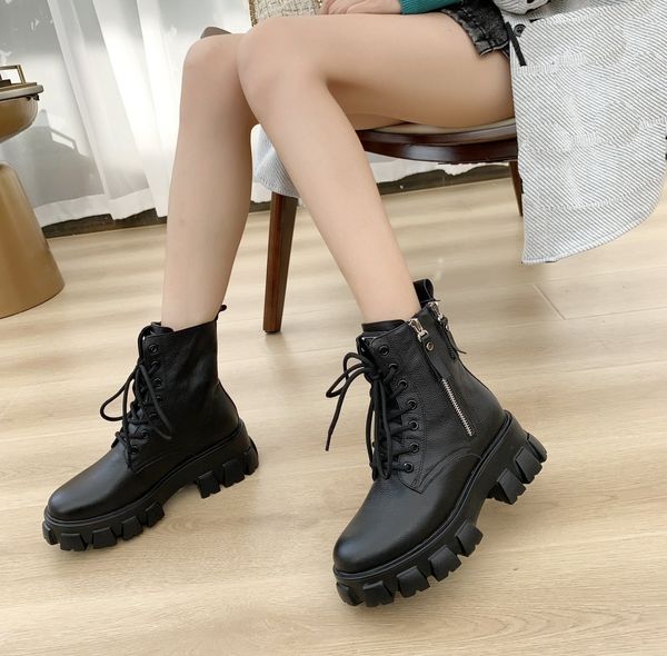 

2021 new leather ankle boot italian luxury triangle buckle short shoe ladies classic fall winter shoes women fashion boots, Black
