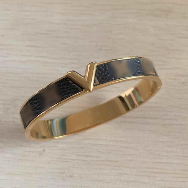 

3 colors titanium steel real leather bangle women love designer bracelets four-leaf flower bangles v letter fashion jewelry lady party gifts, Black