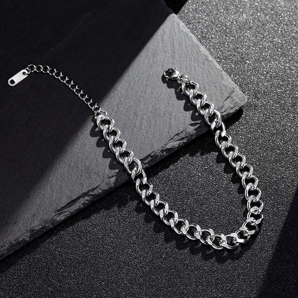 

the style design is a korean version tiktok, red net of titanium and the steel bracelet., Golden;silver