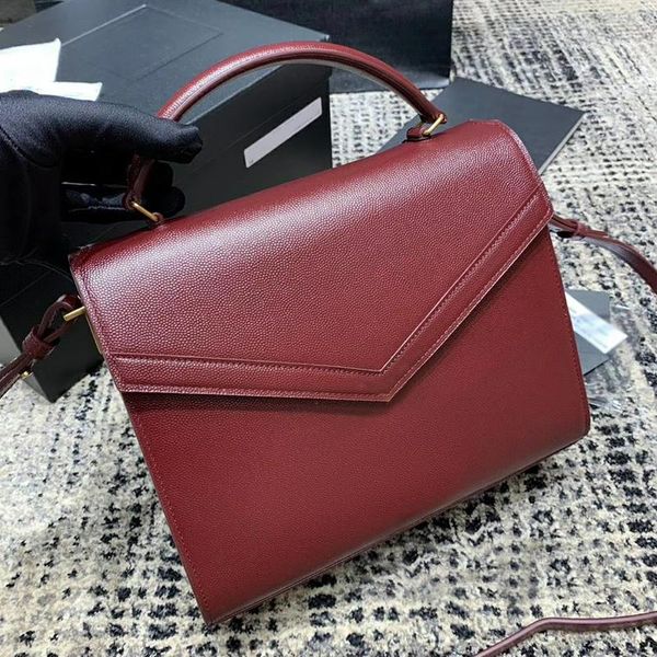 

caviar print bag 578000 the inner compartment separates to form two large capacity inner pockets and an insert pocket full of temperament