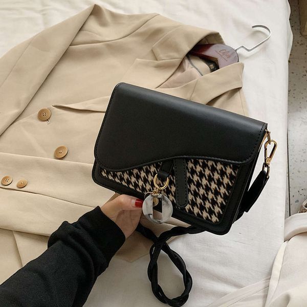 

2020 popular niche design organ lattice weave small square fashion one shoulder messenger women's bag