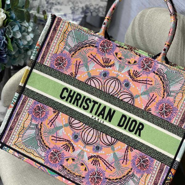 

large classic size: 41.5 * 32cm handbag