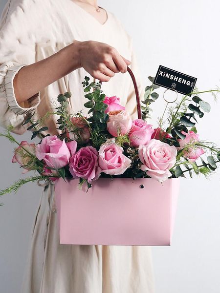 

5pcs pink kraft paper box with handle folded flower bouquet flower packaging material arrangement basket gift box