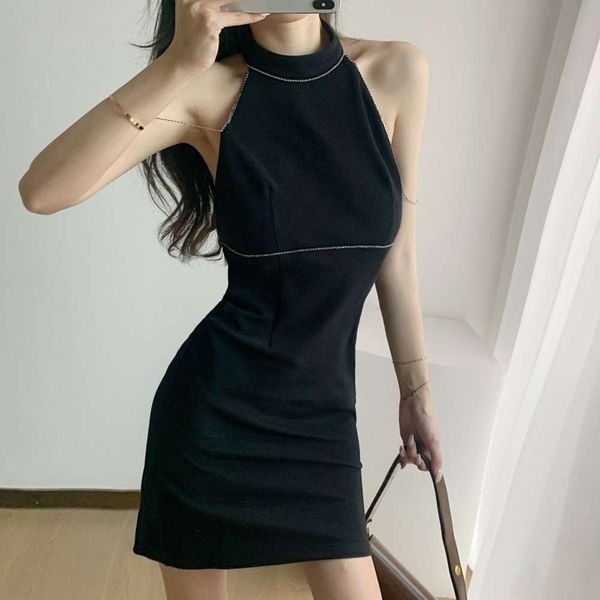 

temperament sleeveless round neck high waist chain waist thin, White;black