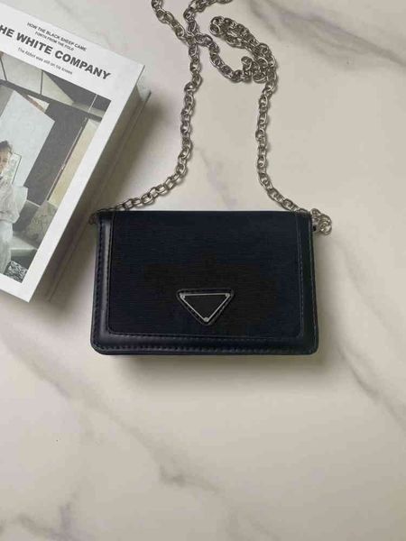 

luxury designer classic design messenger bag, simple fashion style, high cost performance and fashionable appearance,suitable for women or m