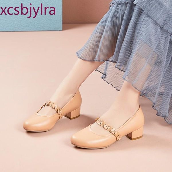 

dress shoes 2021 spring autumn cute thick heel flowers black white casual woman