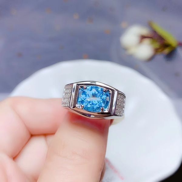 Für Damen und Herren erhältlich: klassischer tiefblauer Topas-Ring mit natürlichem Schmuckstein aus 925er Sterlingsilber im Geschenkstil
