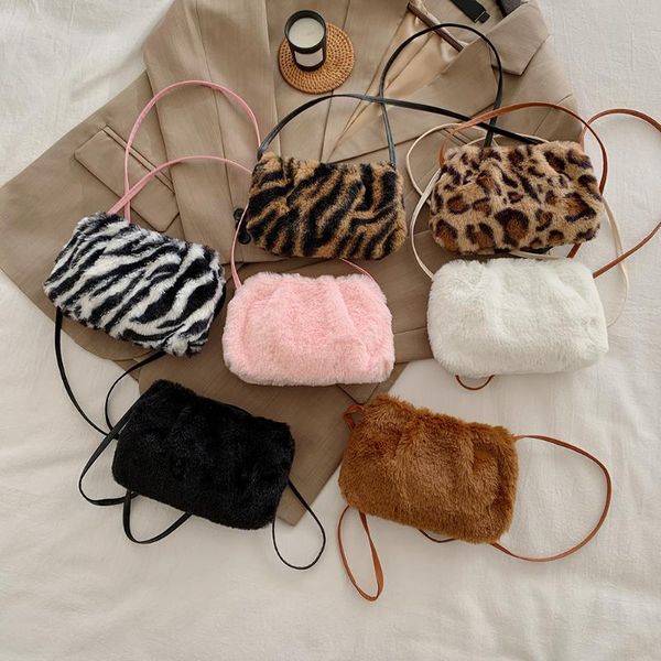 

portable animal pattern small shoulder pouch women fashion plush crossbody purse bag female street mini messenger tote clutches