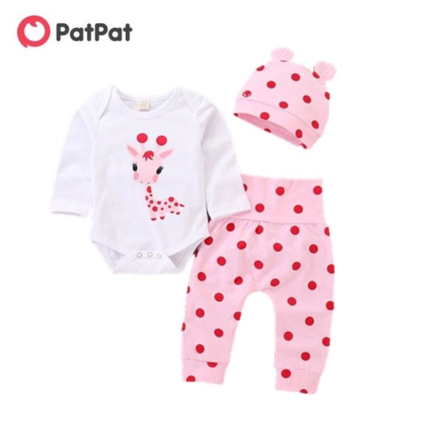 Yaz ve Bahar 3-piece Sevimli Zürafa Baskı Romper Polka Dot Pantolon Şapka Bebek Kız için Setleri 210528