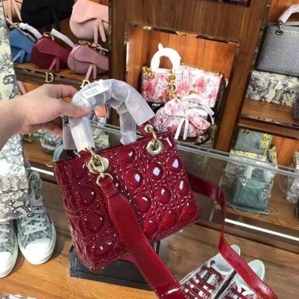 

2021 leather bag princess patent small fragrance lingge chain one shoulder slant across women's bag luxuryss designerss yw