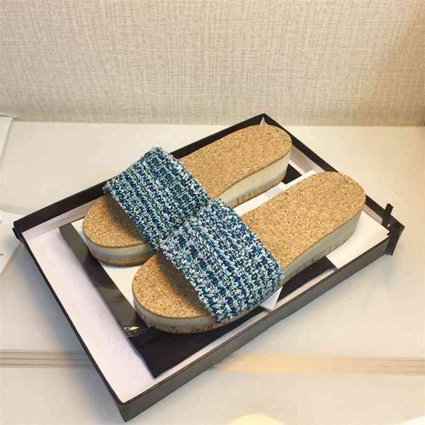 

2021 new thick flat summer going out fashion slippers light solid wood big soled beach shoes women's sandals, Black