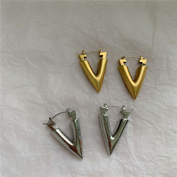 

hbp fashion east gate new in south korea ancient gold metal v letter fashionable punk style earrings, Silver