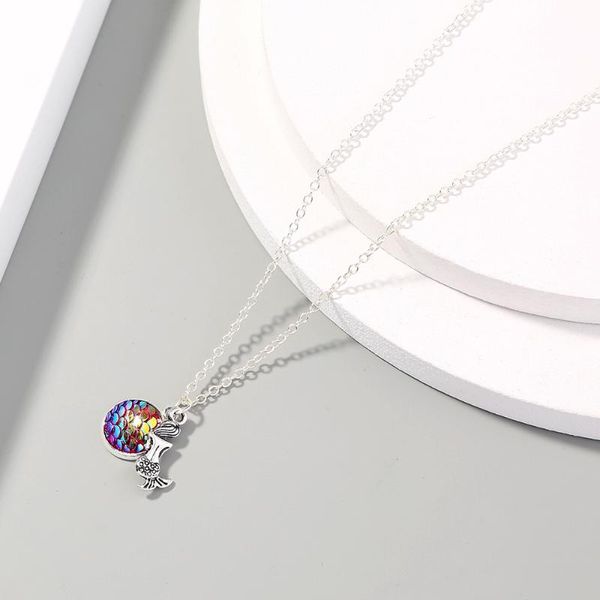 

chains mermaid scale necklace, fish color necklace dainty shimmery jewelry, Silver