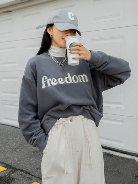 

dazy letter embroidery drop shoulder fleece pullover without tee e74i#, White;black