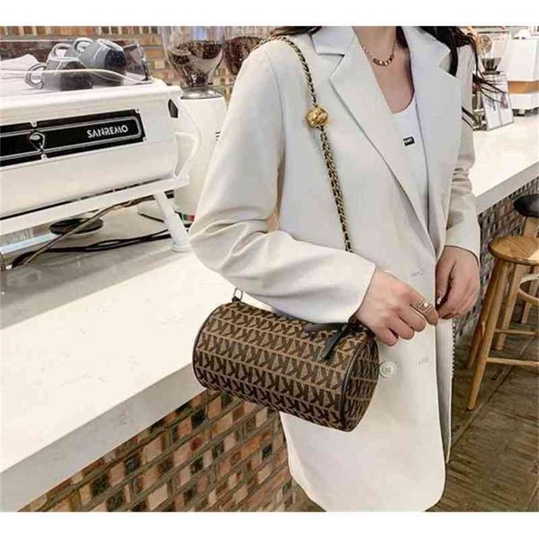 

2022 factory outlet online handbags messenger bag boston with canvas shoulder belt tide bag cylinder red pillow width