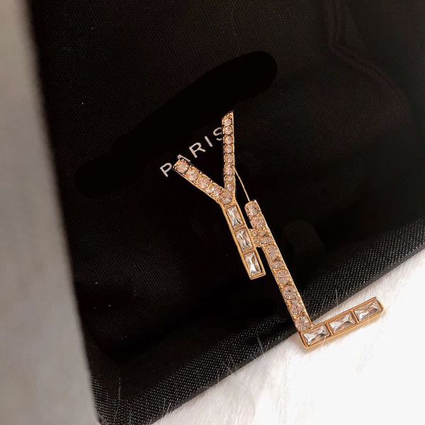 

designer brooch men brooches pins women luxury letter brass goal brooch party gifts classic grace diamond brooches womens laiton d2109105hl, Gray