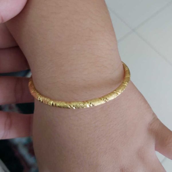 Wando Kleine Goldfarbe Armband Armreifen für Baby/Mädchen/Junge Charm Perlen Armband Kleine Glocke/Herz Schmuck Kind Party Geschenke B59 Q0719