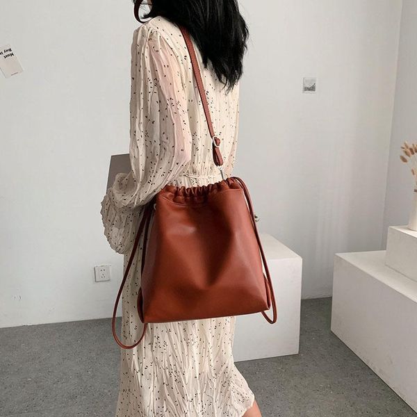 

shoulder bags 2021 early autumn pu large capacity bucket bag with safety slung women's